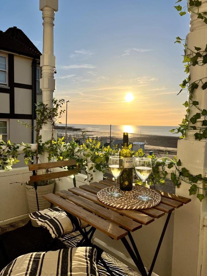 A View Of The Bay- Panoramic Sea Views- Sleeps 4 Apartment Westgate-on-Sea Екстериор снимка