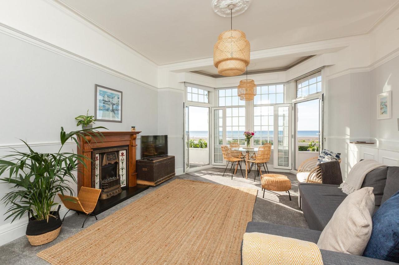 A View Of The Bay- Panoramic Sea Views- Sleeps 4 Apartment Westgate-on-Sea Екстериор снимка