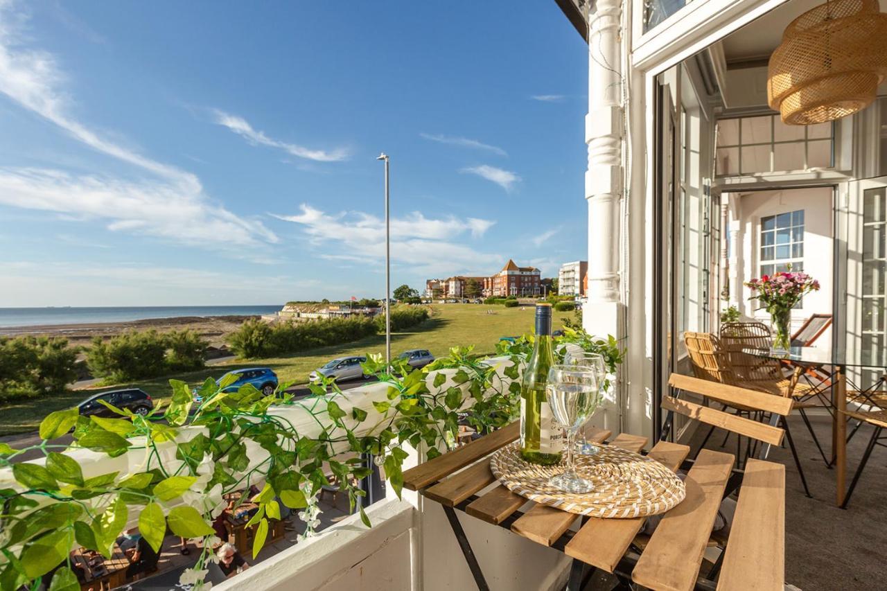 A View Of The Bay- Panoramic Sea Views- Sleeps 4 Apartment Westgate-on-Sea Екстериор снимка