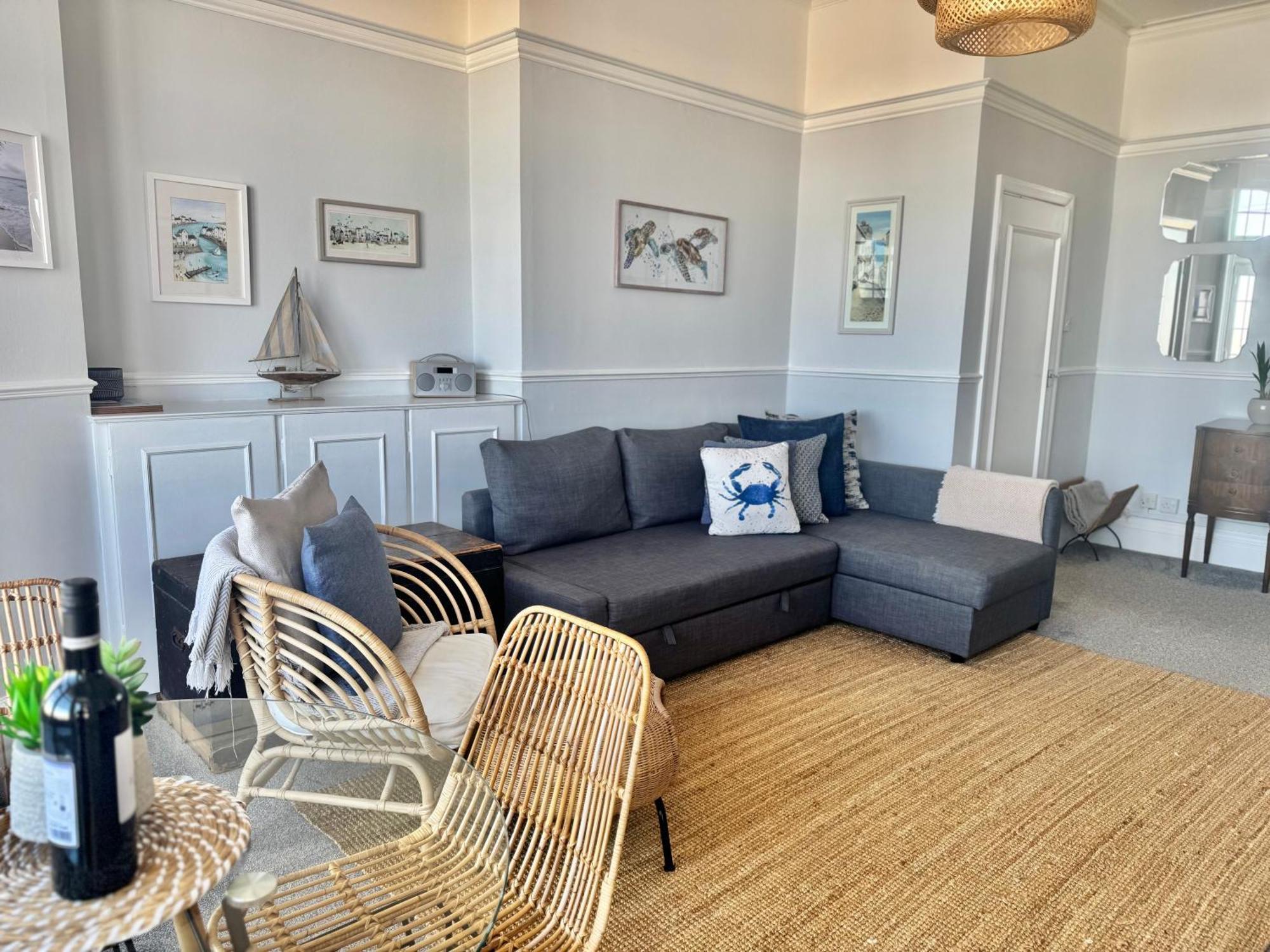 A View Of The Bay- Panoramic Sea Views- Sleeps 4 Apartment Westgate-on-Sea Екстериор снимка