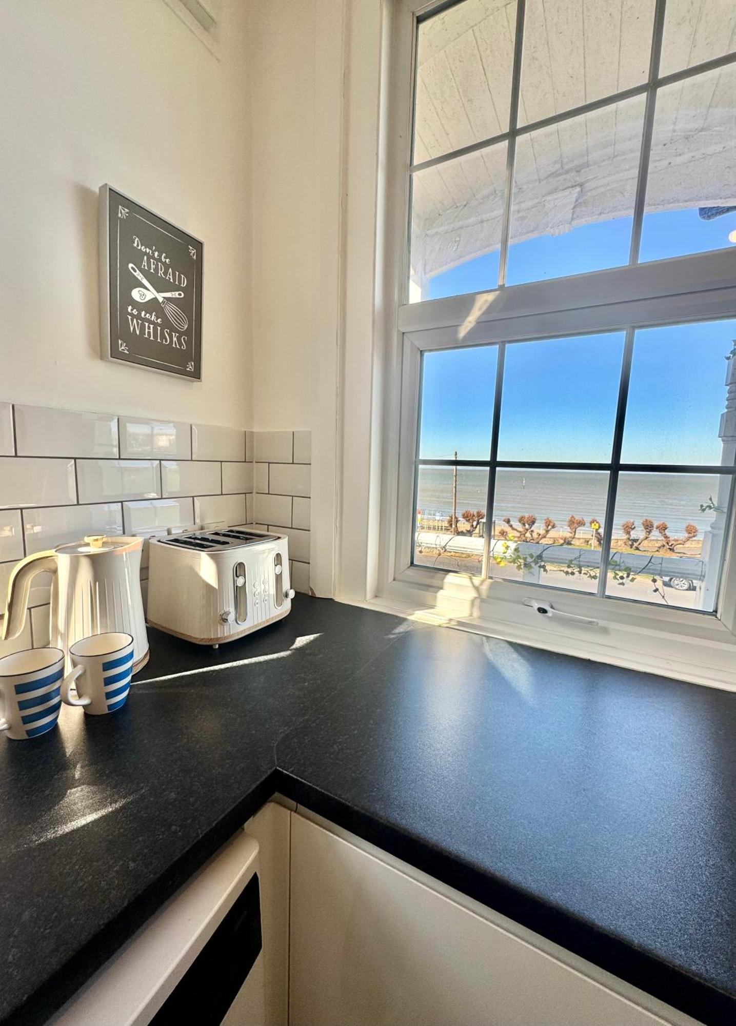 A View Of The Bay- Panoramic Sea Views- Sleeps 4 Apartment Westgate-on-Sea Екстериор снимка